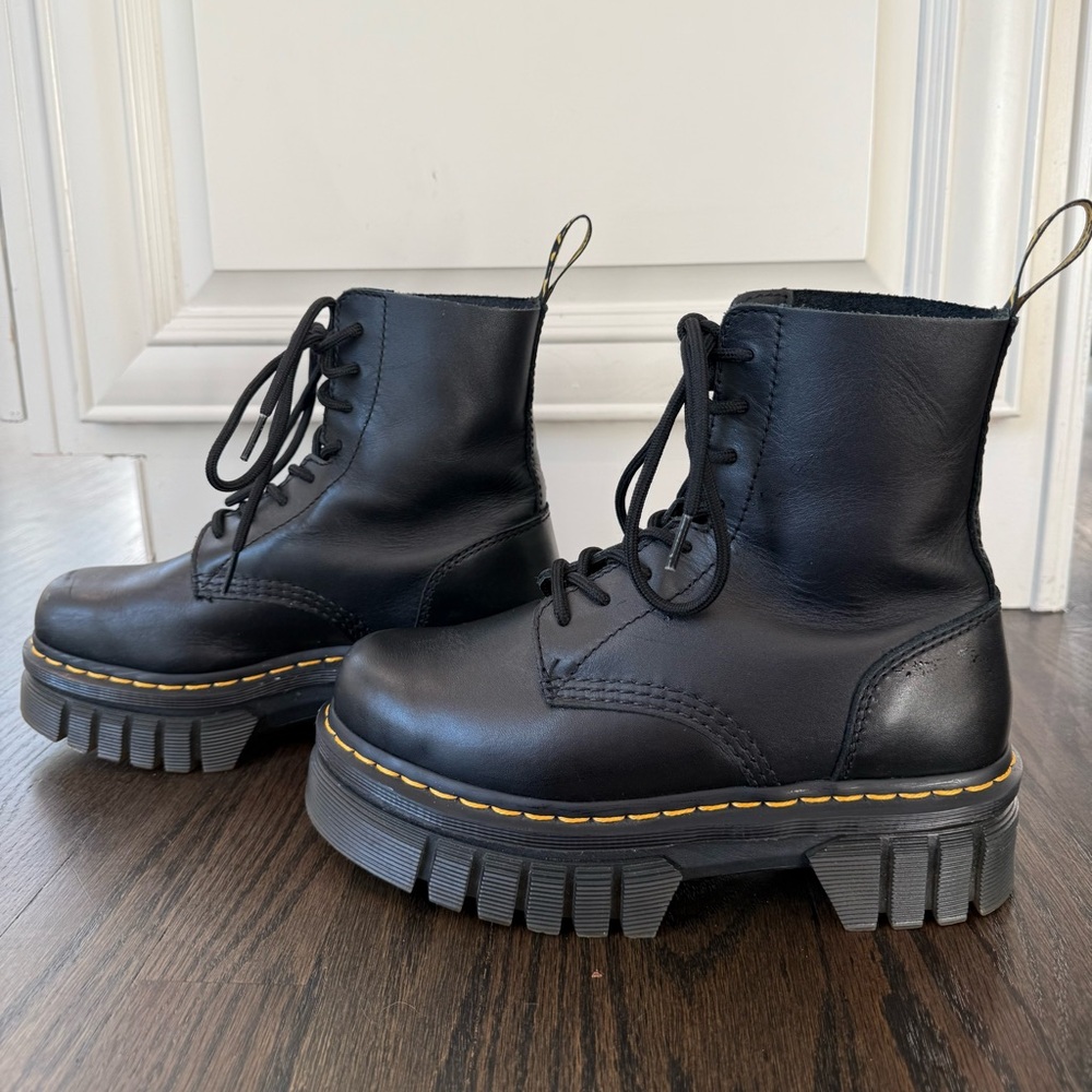 Dr. Martens Audrick 8-Eye Lace Boots sz. 7 womens - Picture 4 of 10